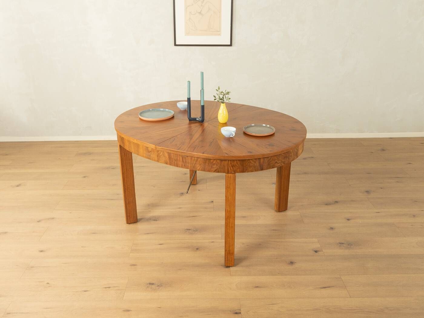 Elegant extendable dining table by Ruscheweyh, 1930s, walnut