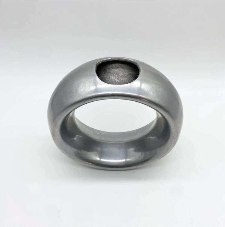 “Wheel” vase / Cast aluminum – 1980s