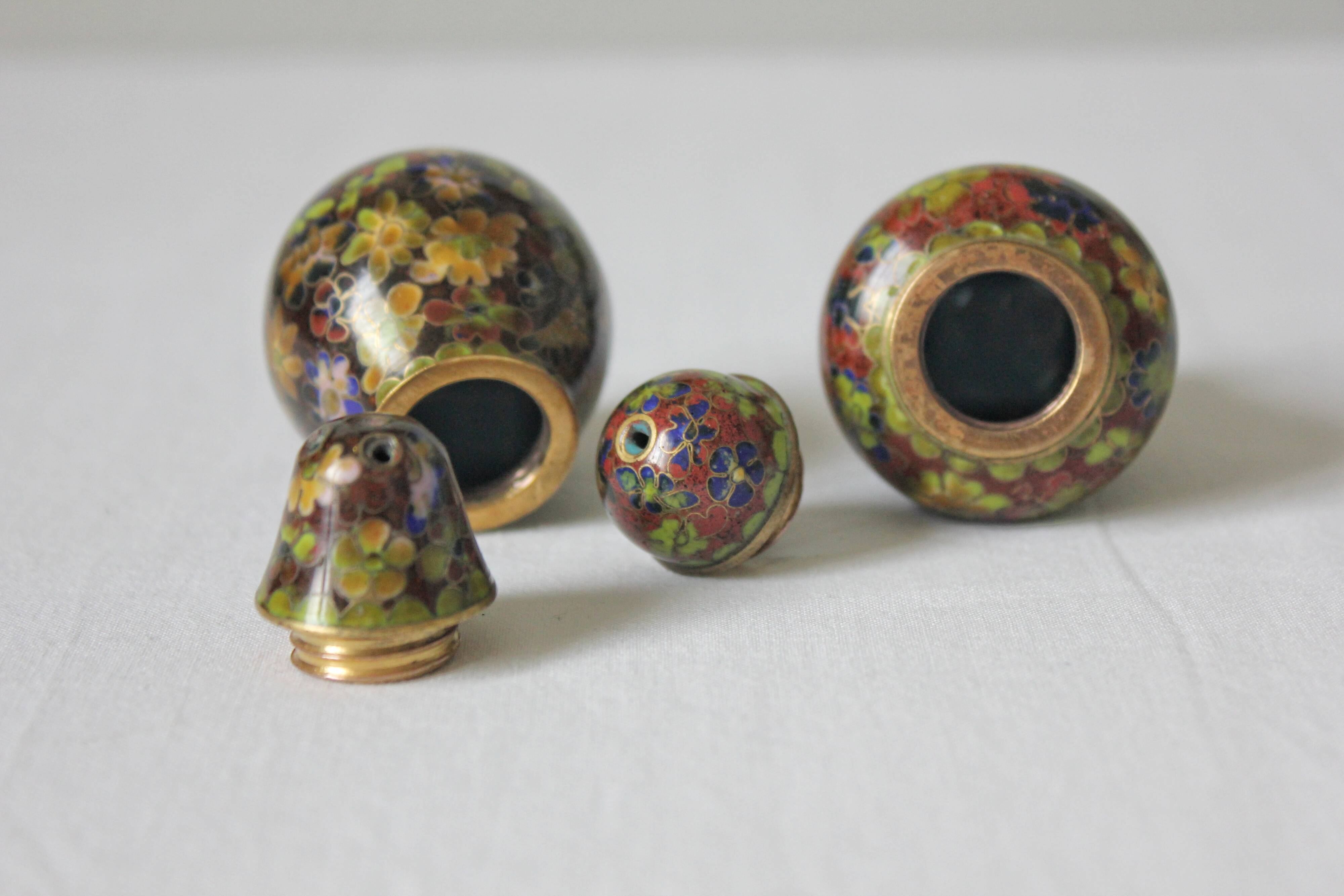 Salt shaker and pepper shaker in brass and vintage cloisonné enamel
