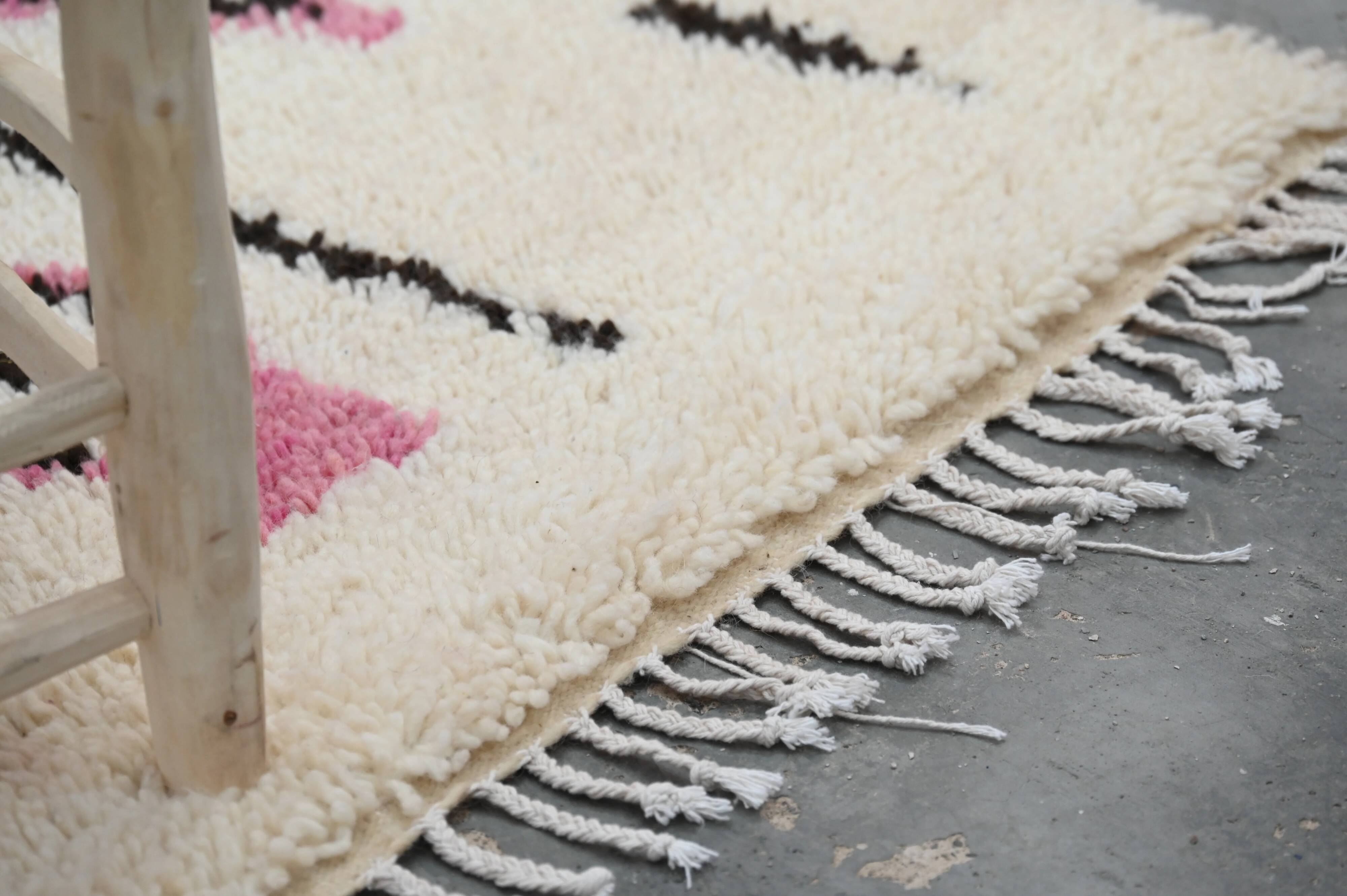 Handwoven coloured wool rug, 155 x 100 cm - P468