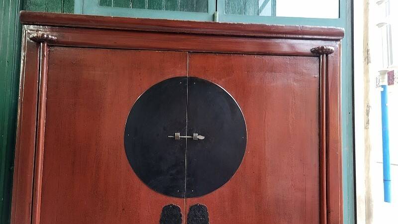Small Asian lacquered wardrobe with 2 doors and 5 drawers.