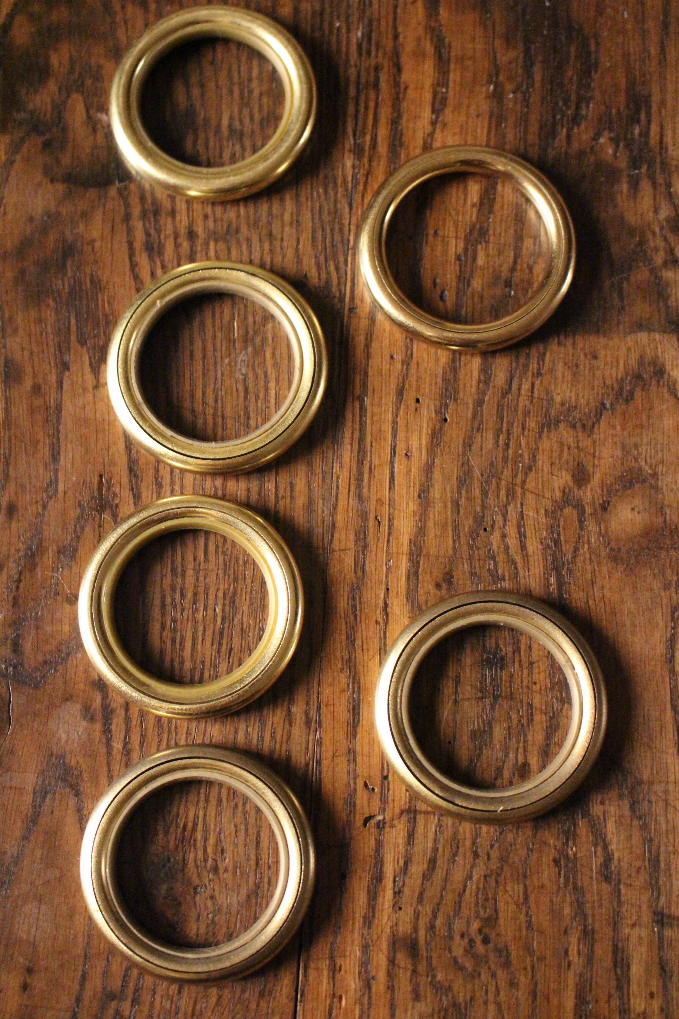 Lot 6 Golden metal towel rings