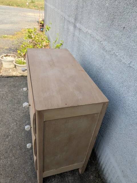 Natural wood chest of drawers