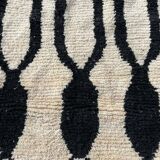 Moroccan Berber rug in black and white wool, size 150 x 250 cm