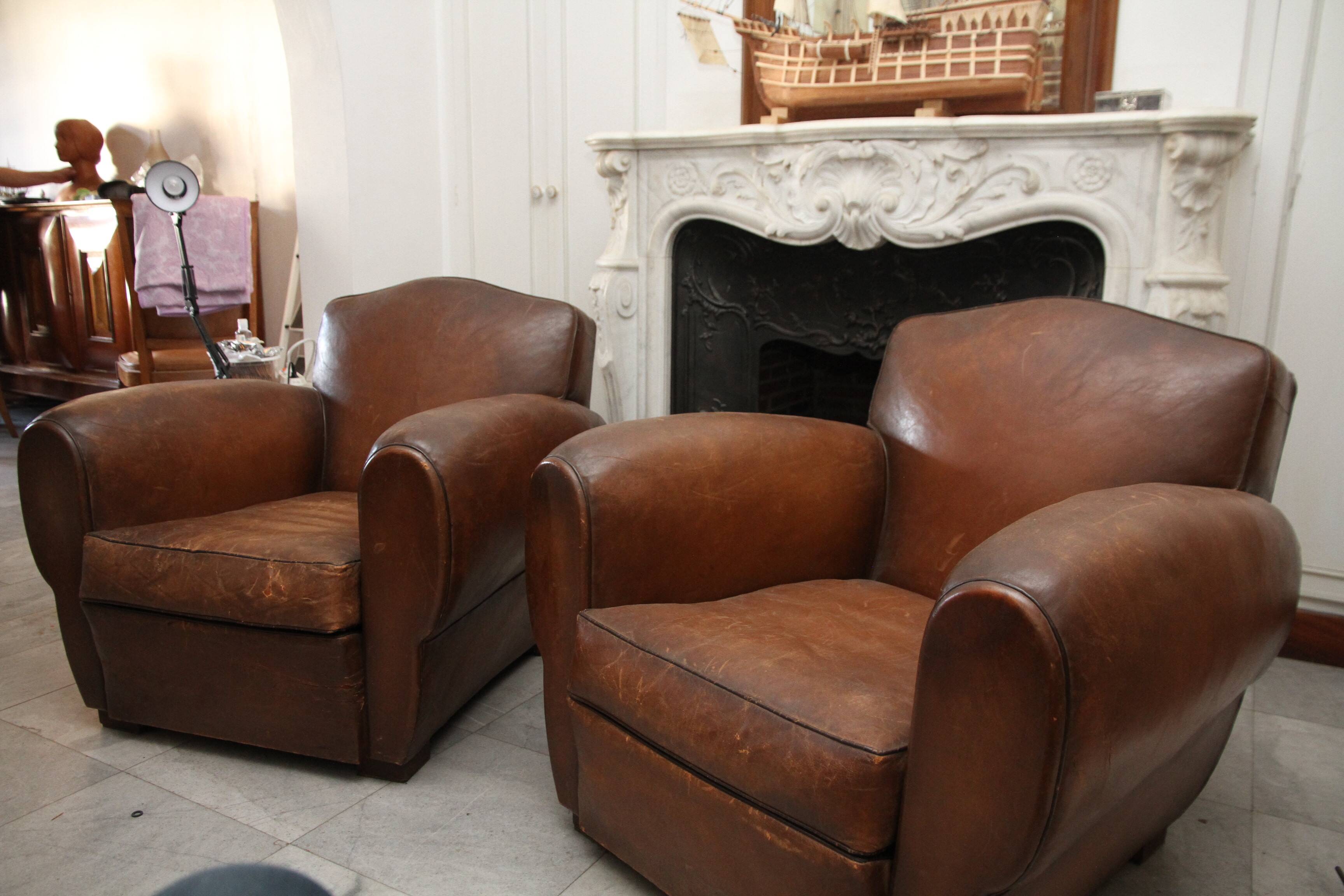 Lot de 2 fauteuils club en cuir années 50