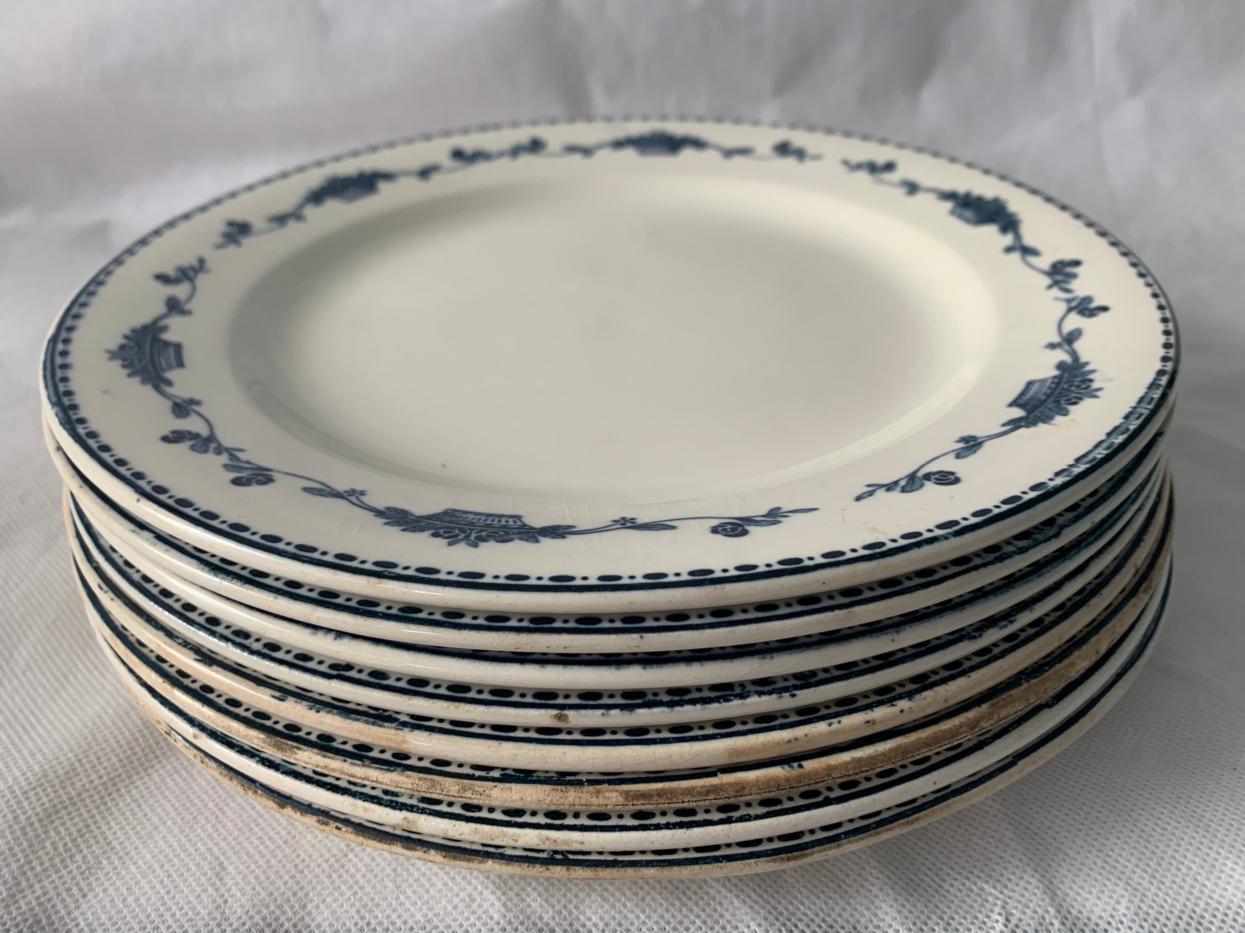 Lot of 8 flat plates and 8 hollow plates in ancient blue salins earthenware