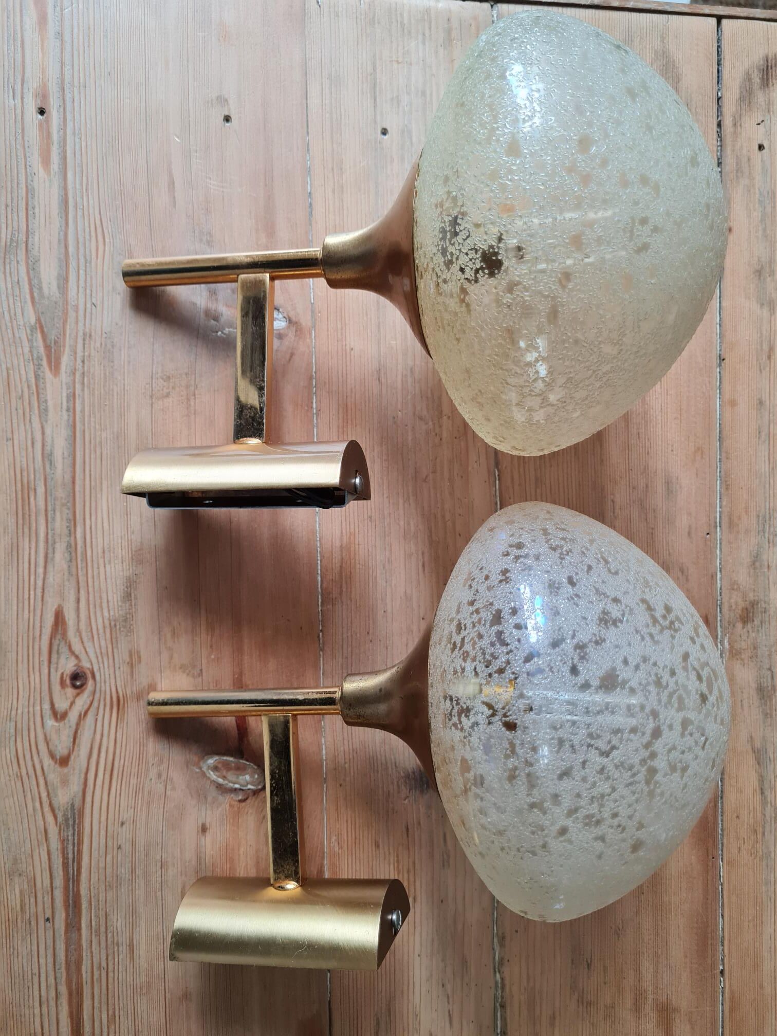 Paire d'appliques laiton et verre givré 1960