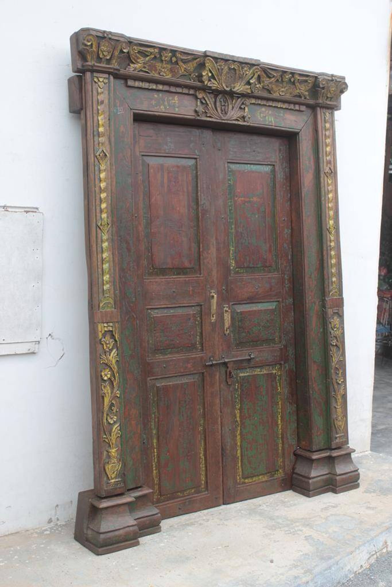 Porte indienne ancienne en teck pièce et patine d'origine