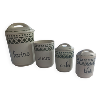 Earthenware kitchen pots