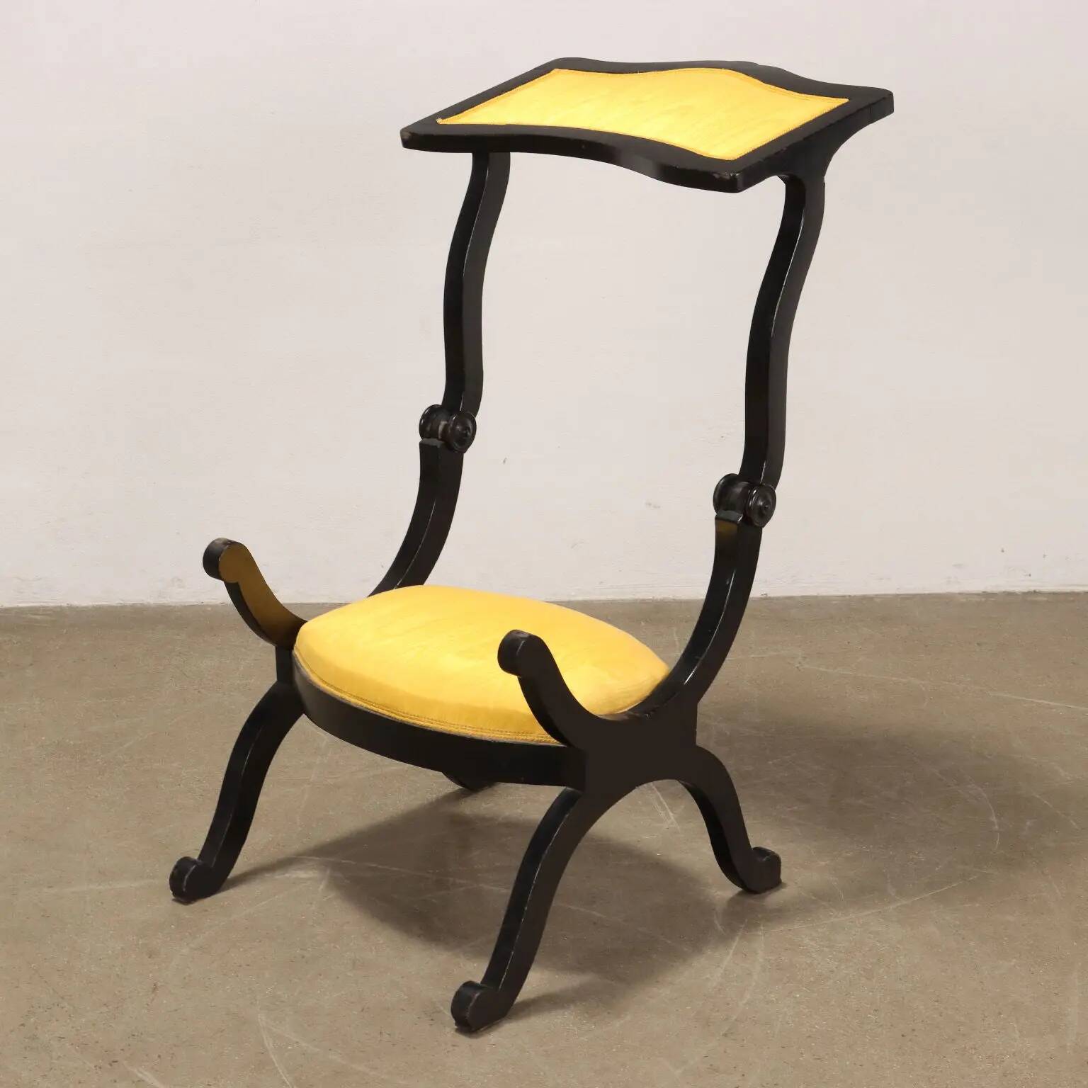 Antique armchair convertible into a prie-dieu in wood from the 19th-20th century.