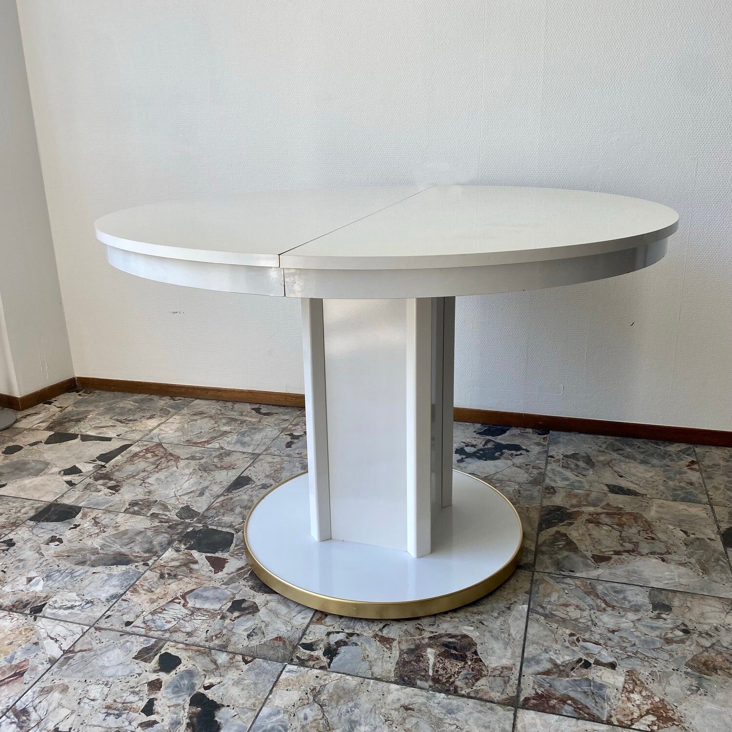 Läsko vintage extendable dining table in white color