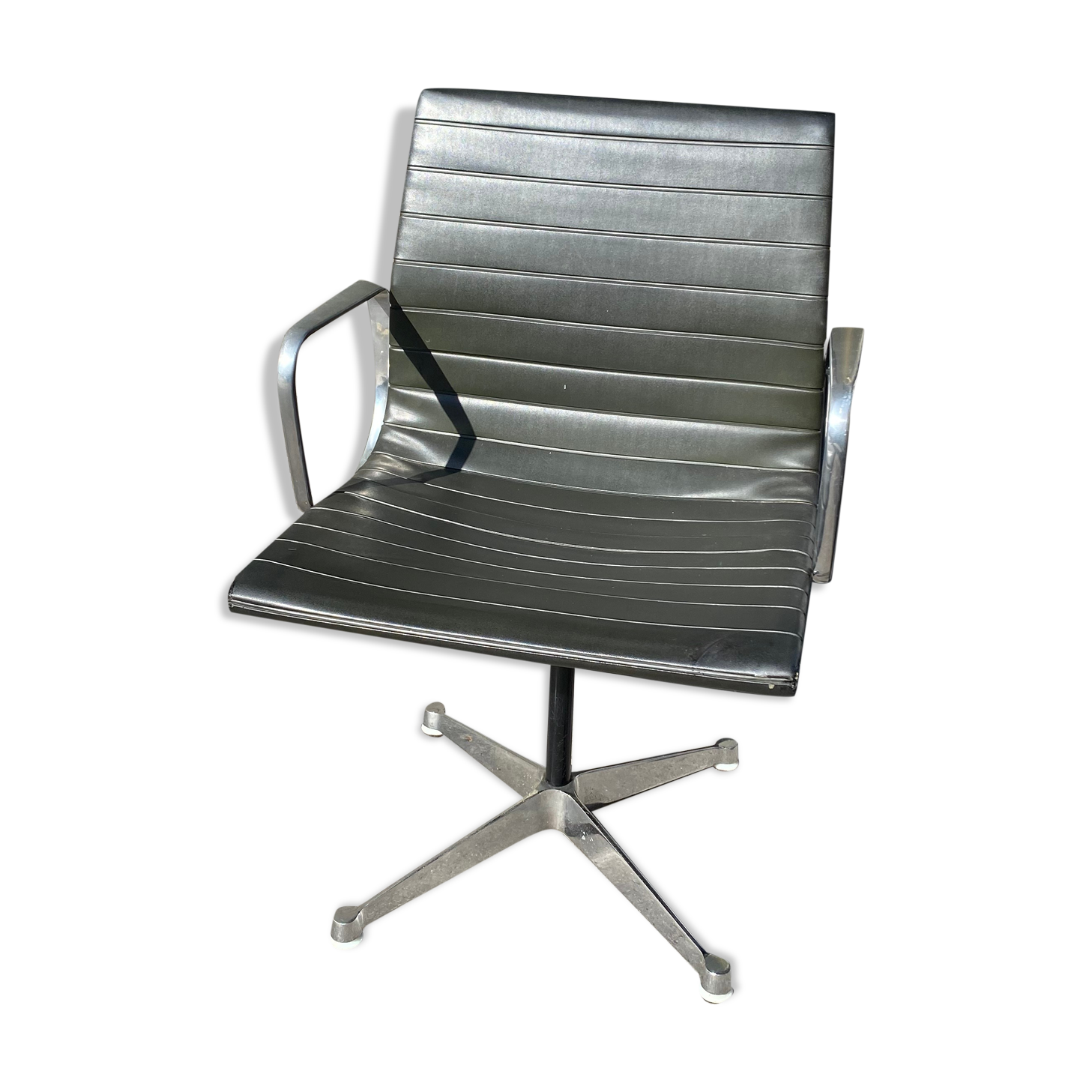 Armchair EA108 Charles and Ray Eames Edition Herman miller