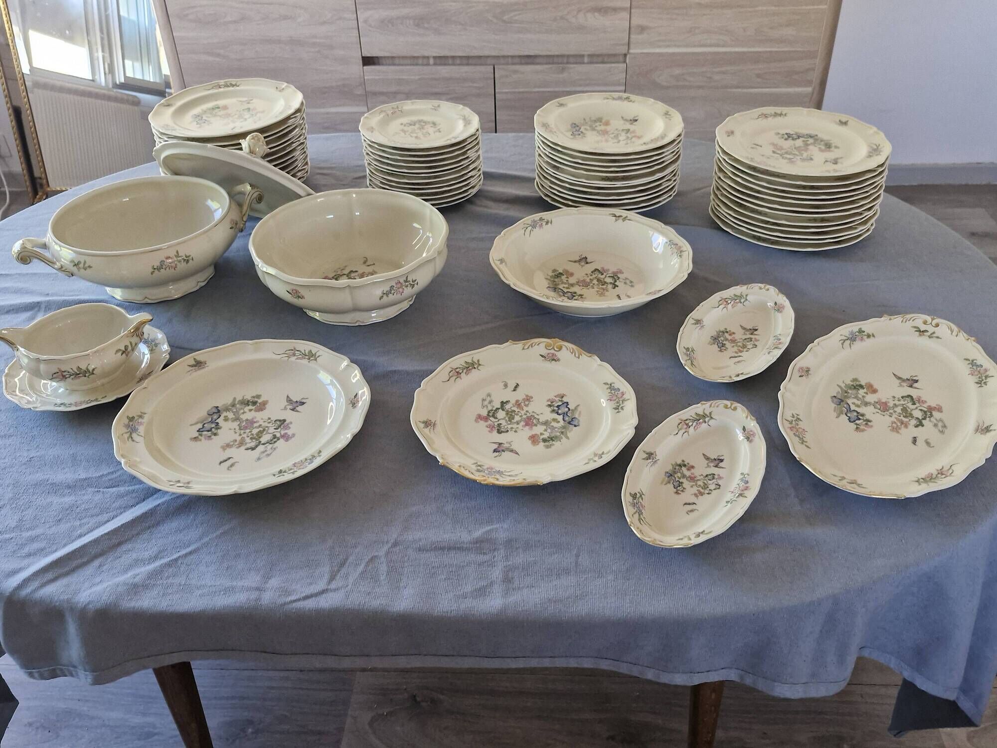 Limoges porcelain table service from the Old Royal Factory – 58 pieces