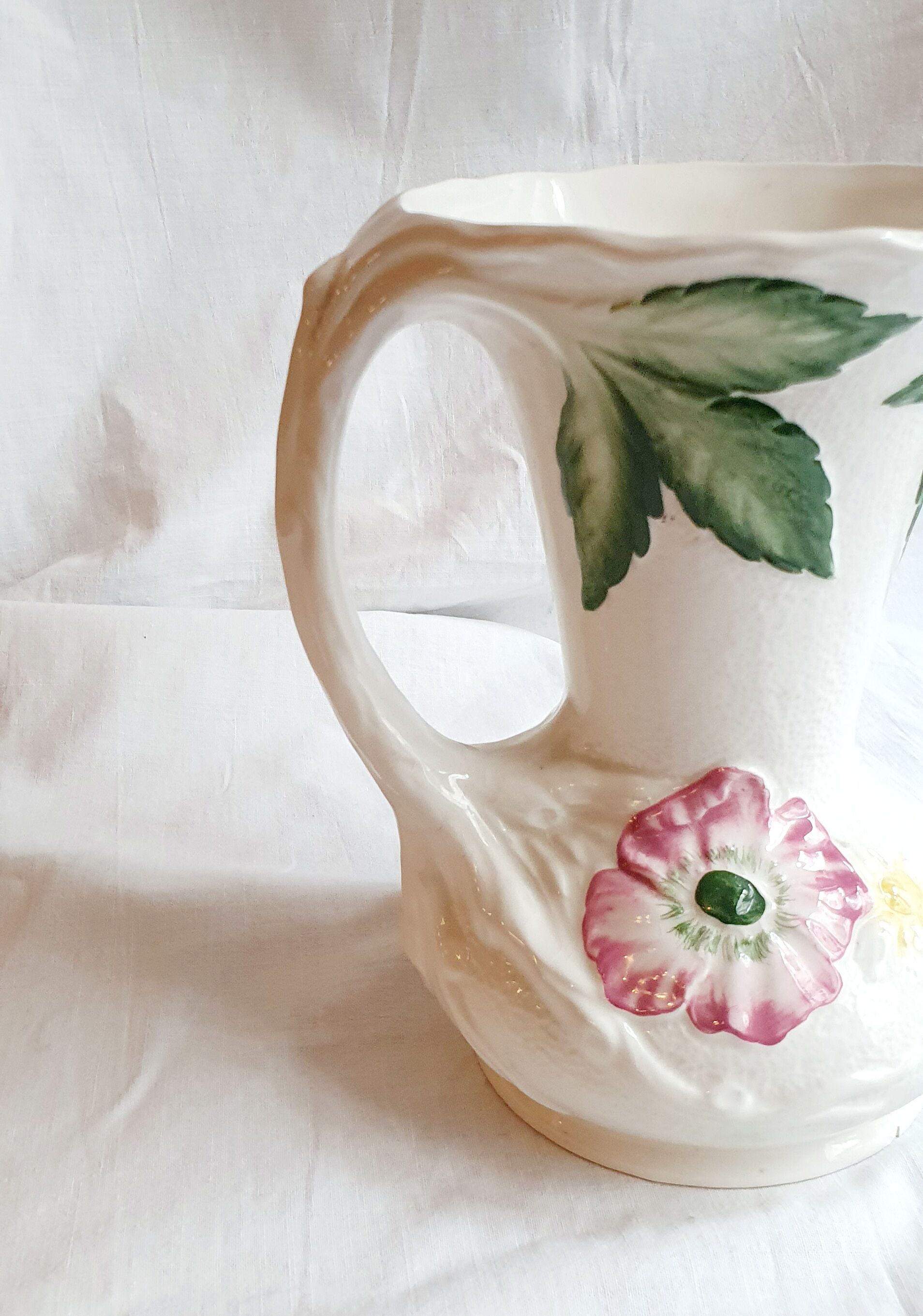 Carafe en barbotine anglaise James Kent