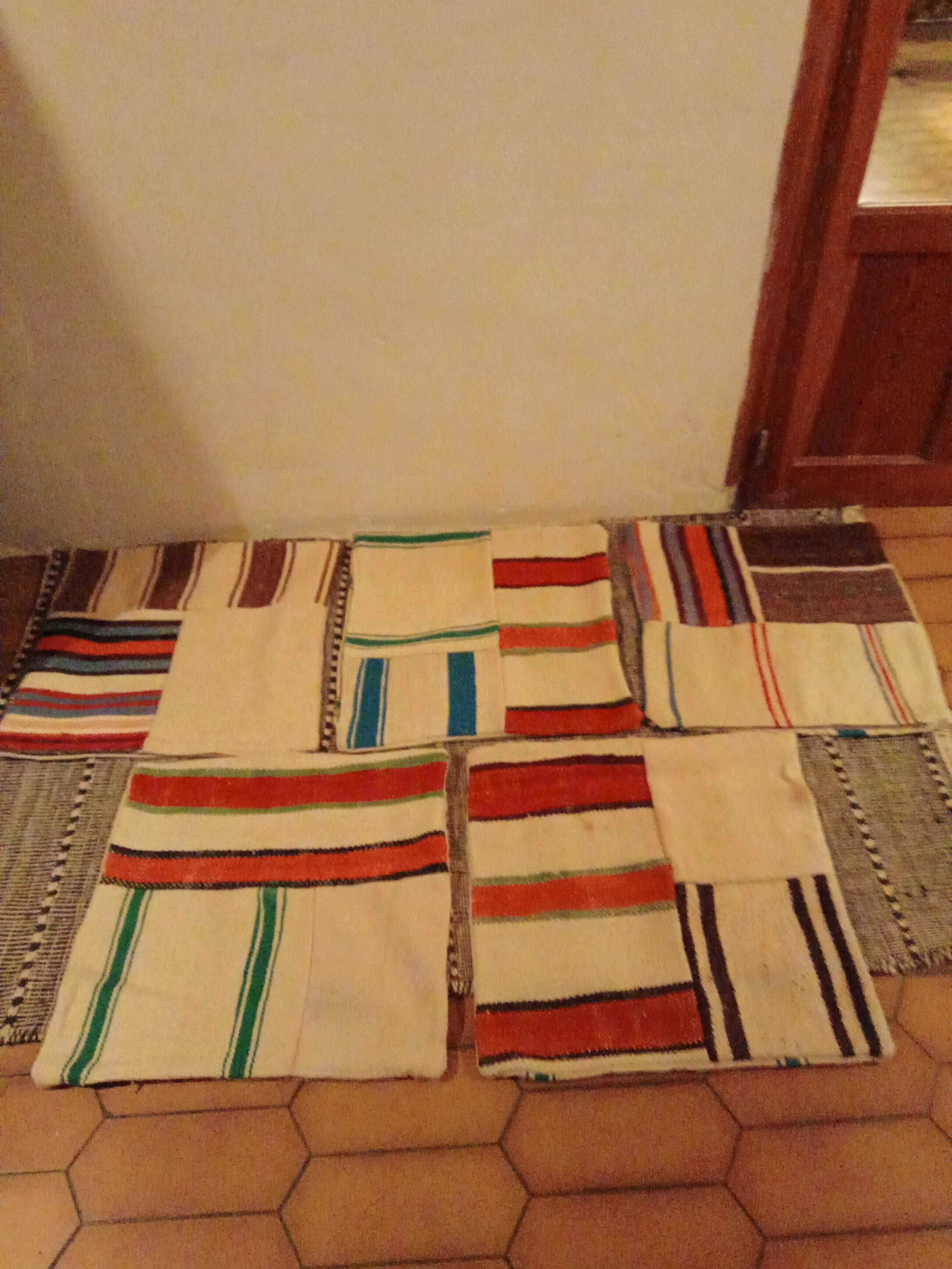 Ensemble de cinq coussins en laine