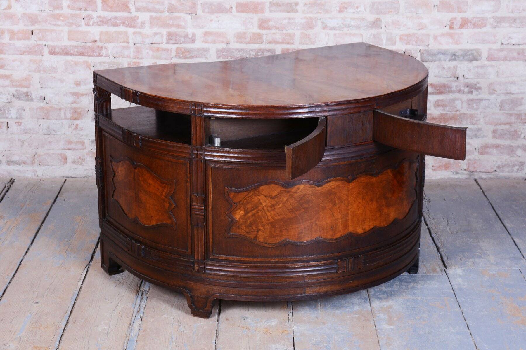 Czech Cubistic Writing Desk in Oak and Walnut, 1910s