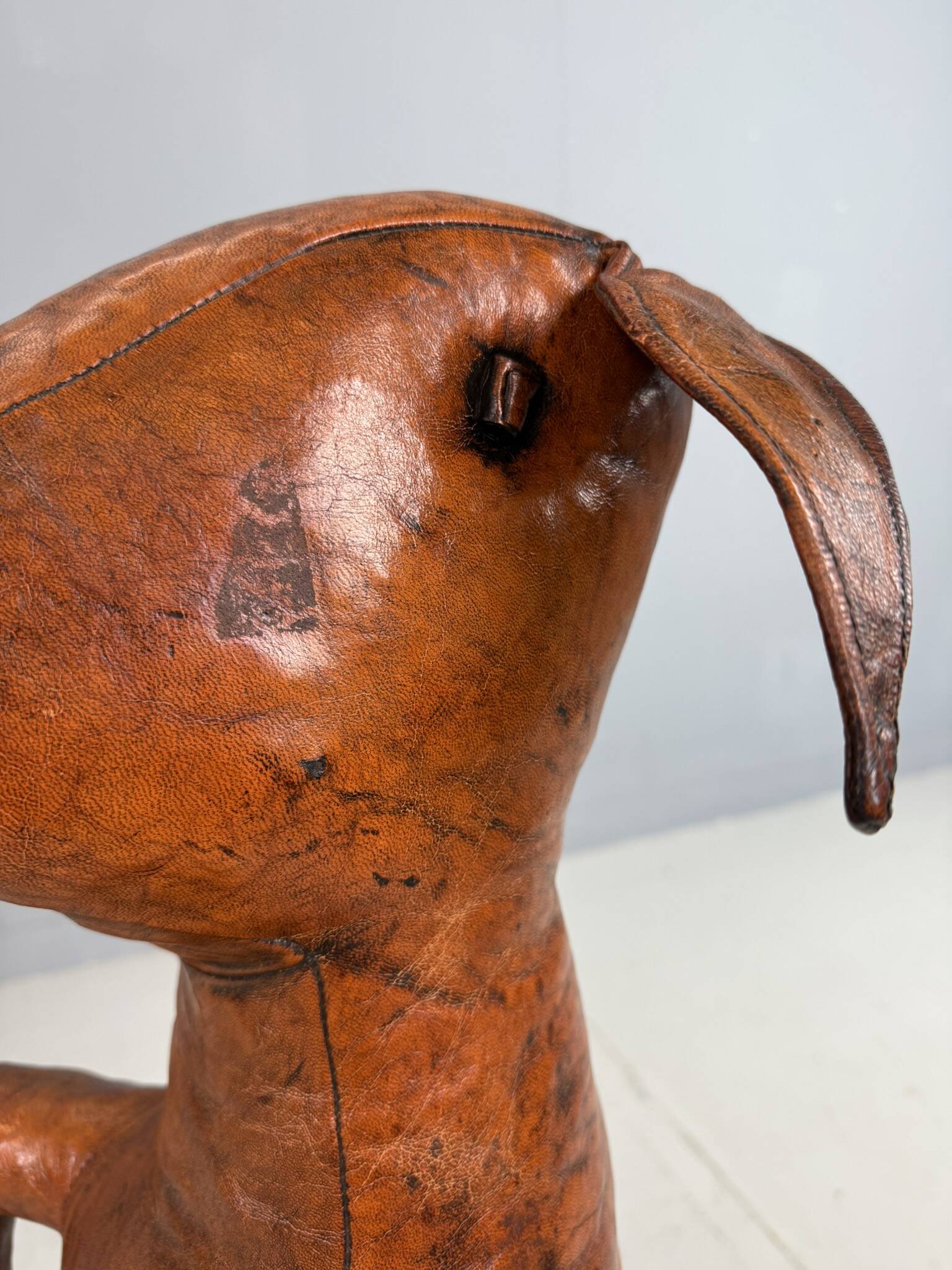 Dimitri Omersa leather magazine pouch kangaroo, Almazán, Spain, 1970 (Stamped)