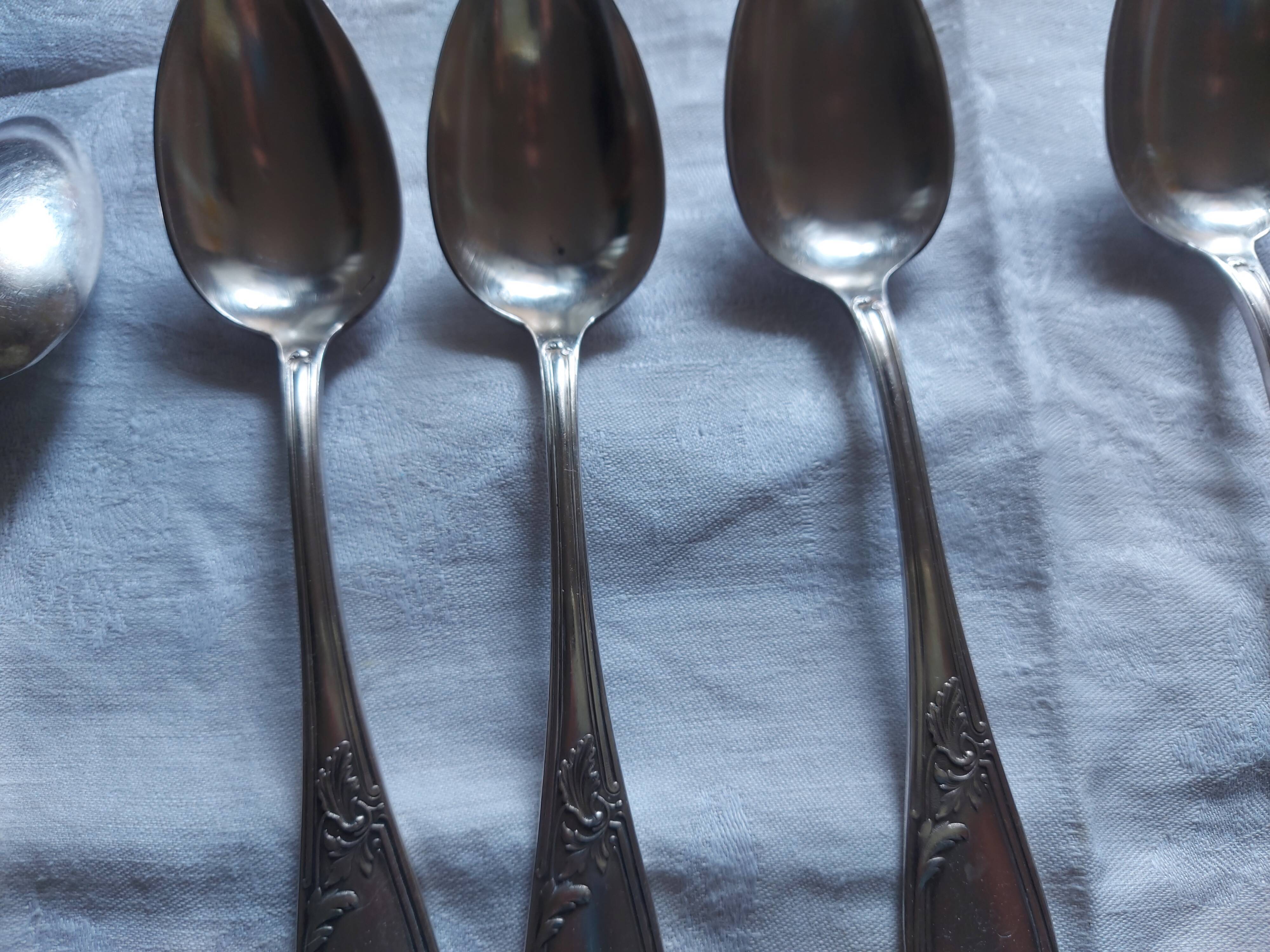 22 seats in silver metal Appolo, model Rocaille