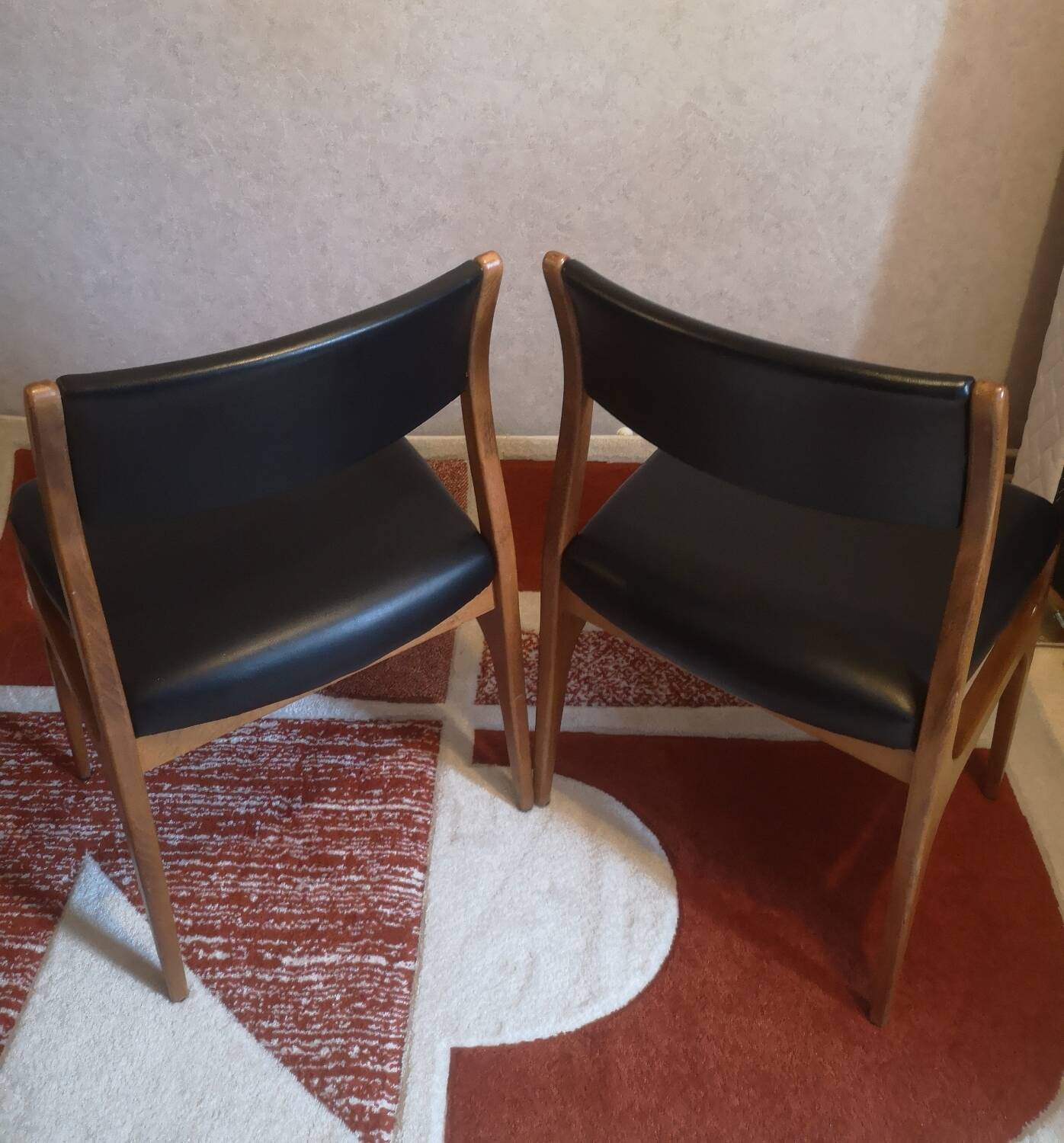 2 Scandinavian chairs