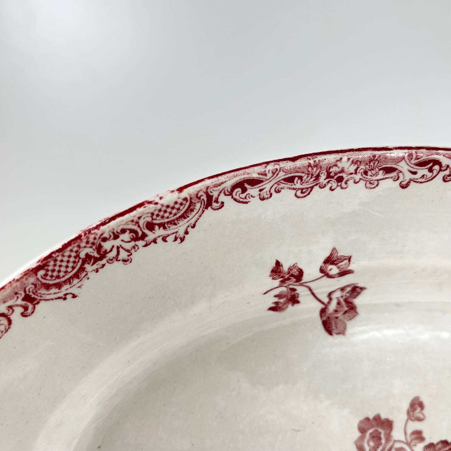 Oval dish "Fontange" Sarreguemines, red, 1920-1950