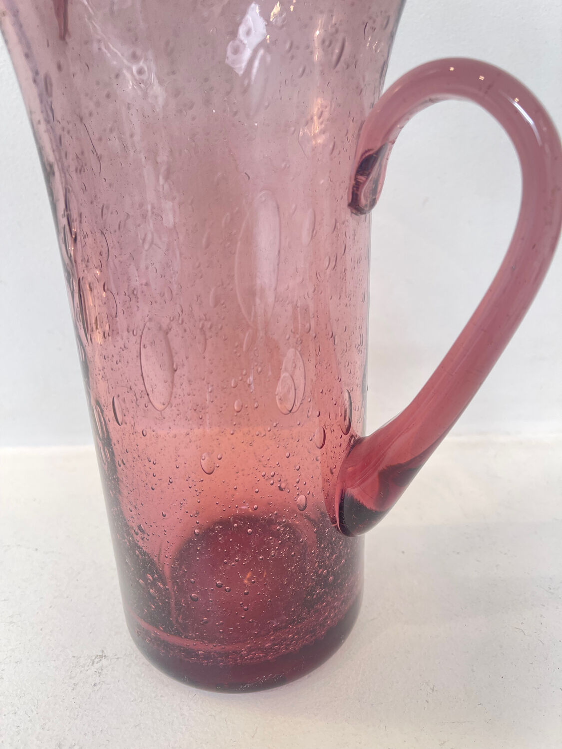 Vintage amethyst pink blown glass jug – bubble design from the 60s/70s