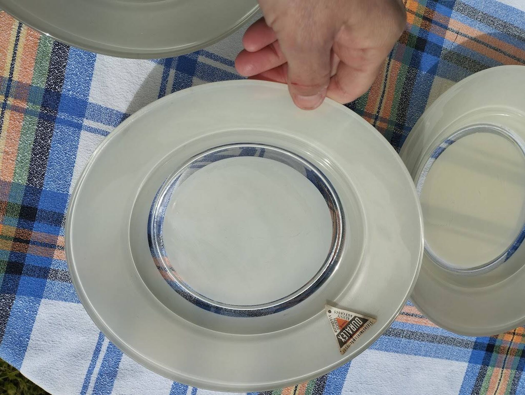 Service d’assiettes Duralex neuf 14 pièces avec étiquettes