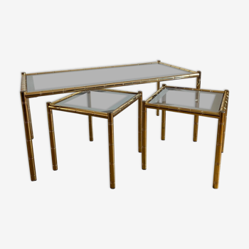 Trio de tables vintage en métal doré façon bambou et verre