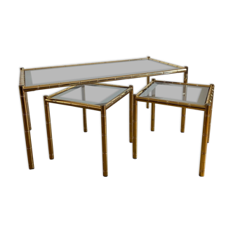 Trio de tables vintage en métal doré façon bambou et verre