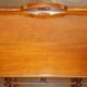 Paire de commodes vintage en acajou flammé