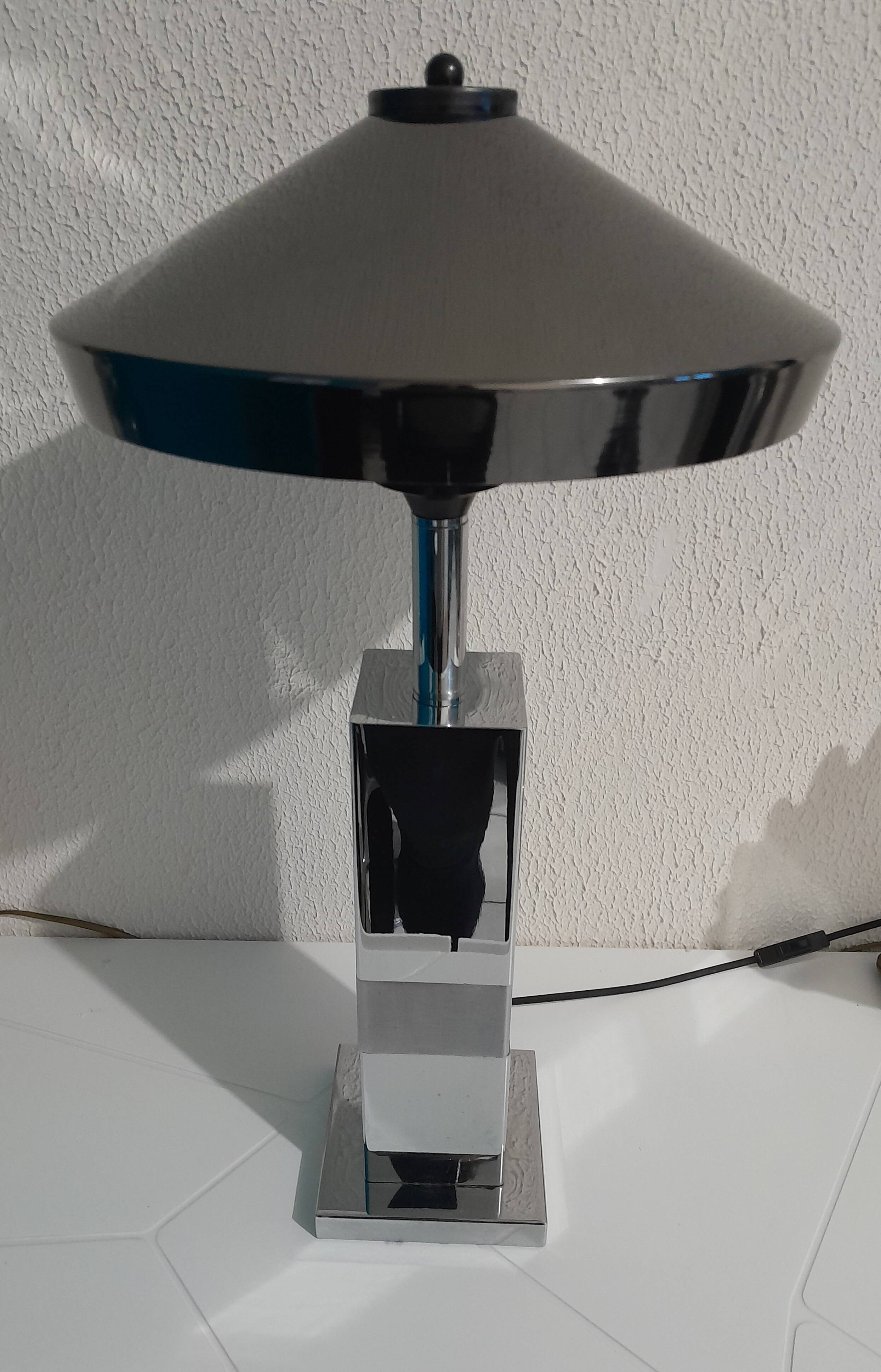 Grande lampe en acier chromé vintage 1990