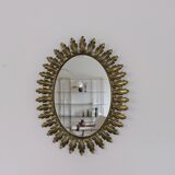 Miroir oval à feuilles d'acanthe en métal dorées