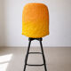 Lot de 4 tabourets de bar design sculptural – coques texturées bicolor