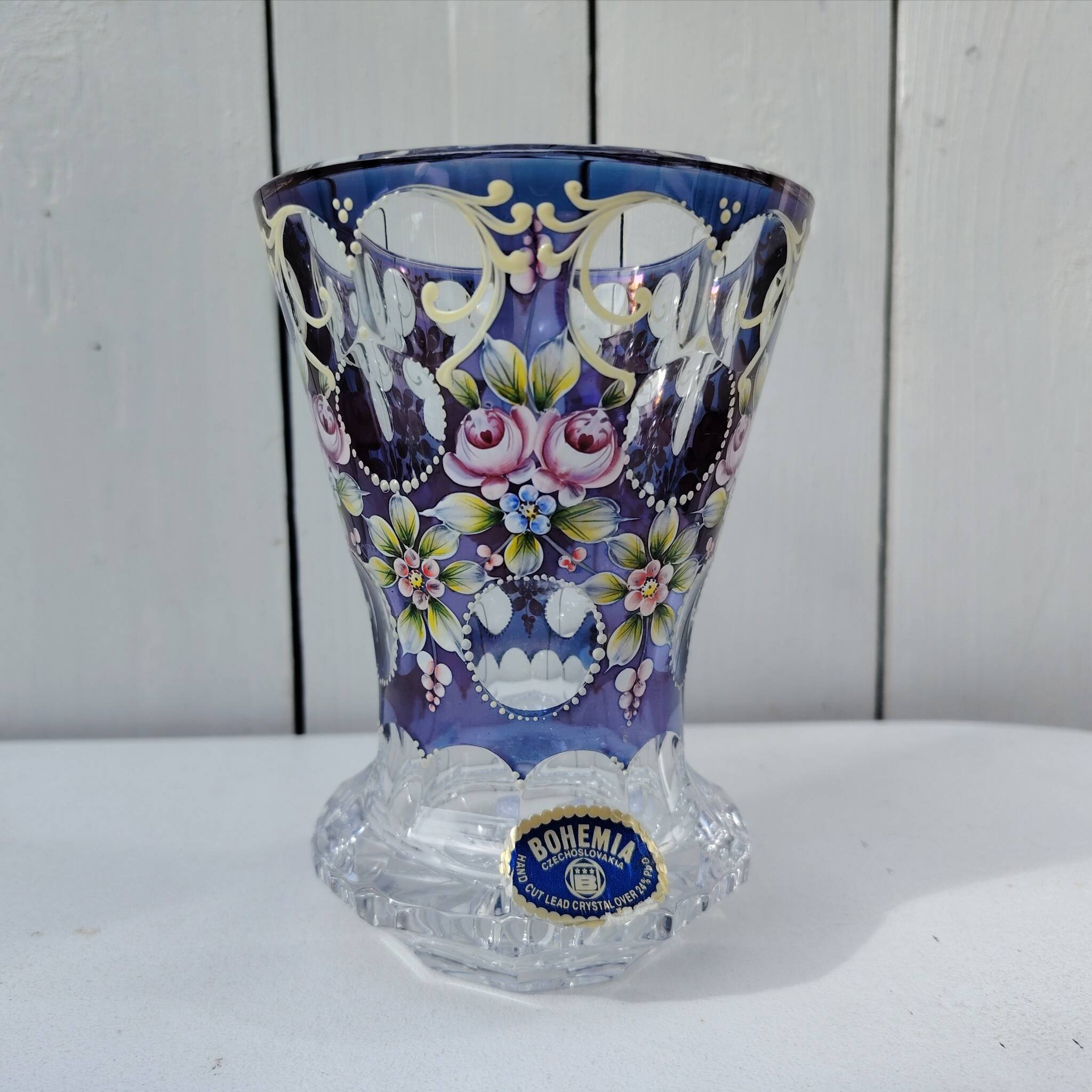 Vase en cristal de Bohème, décor floral peint et émaillé
