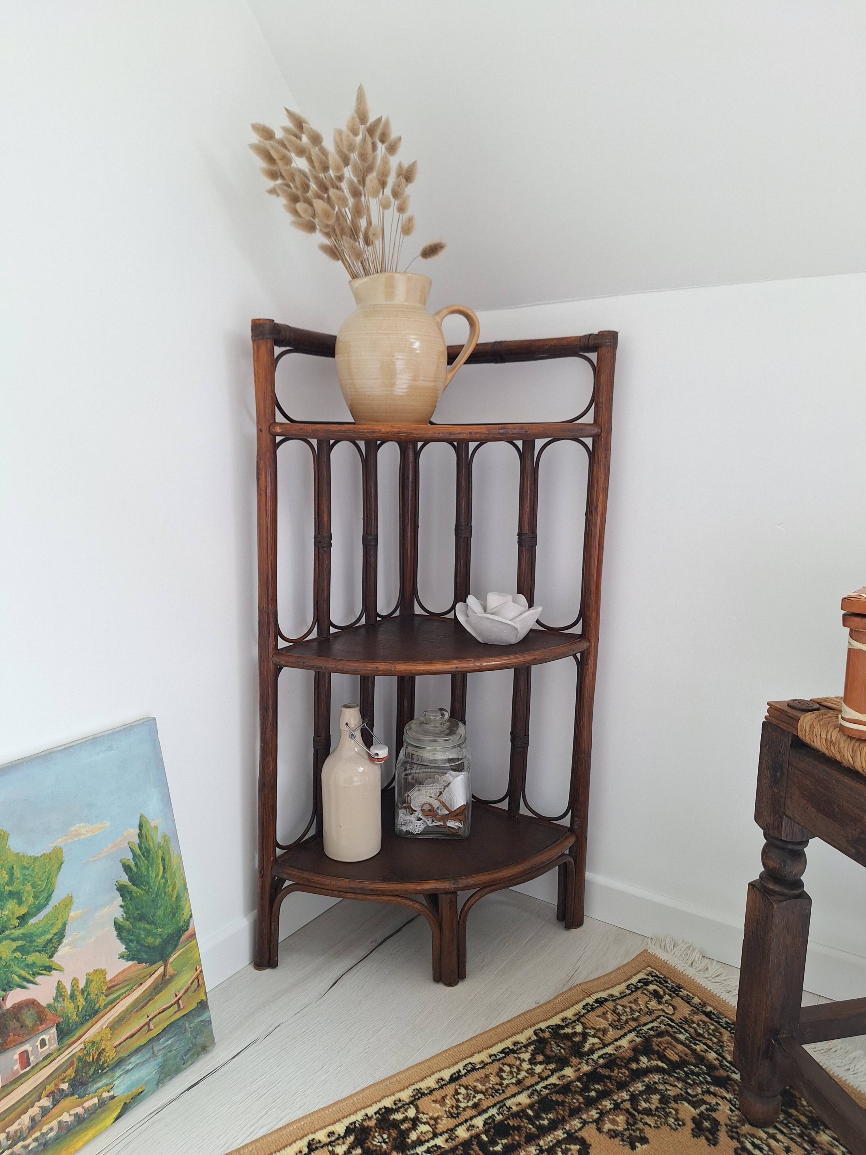 Etagère d'angle en rotin