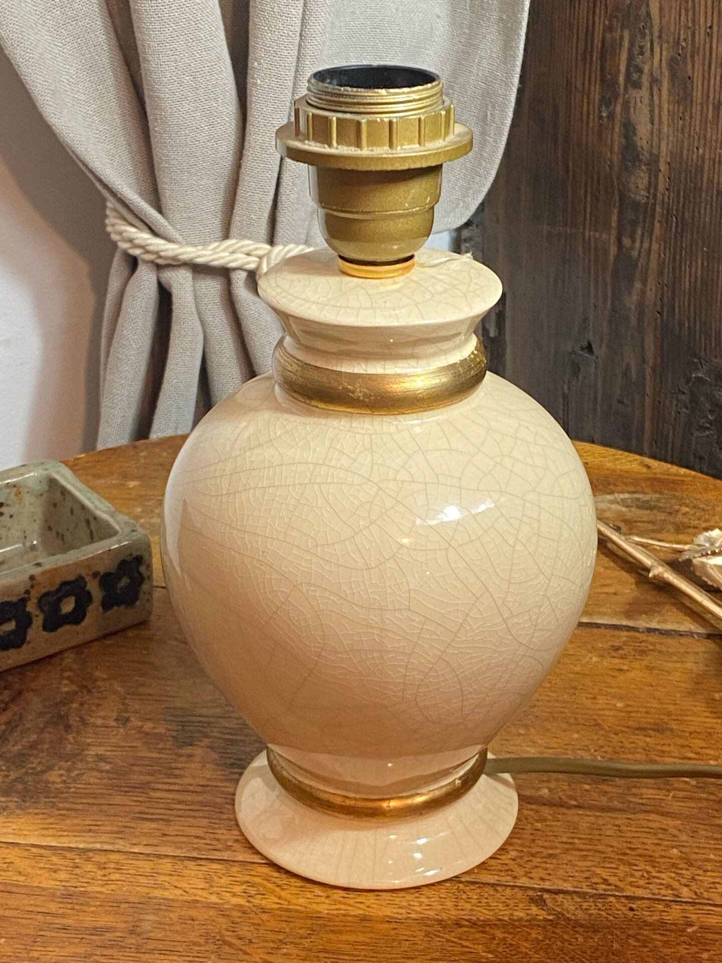Pied de lampe en céramique craquelée  Le Dauphin