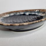 Two shell pockets in glazed ceramic