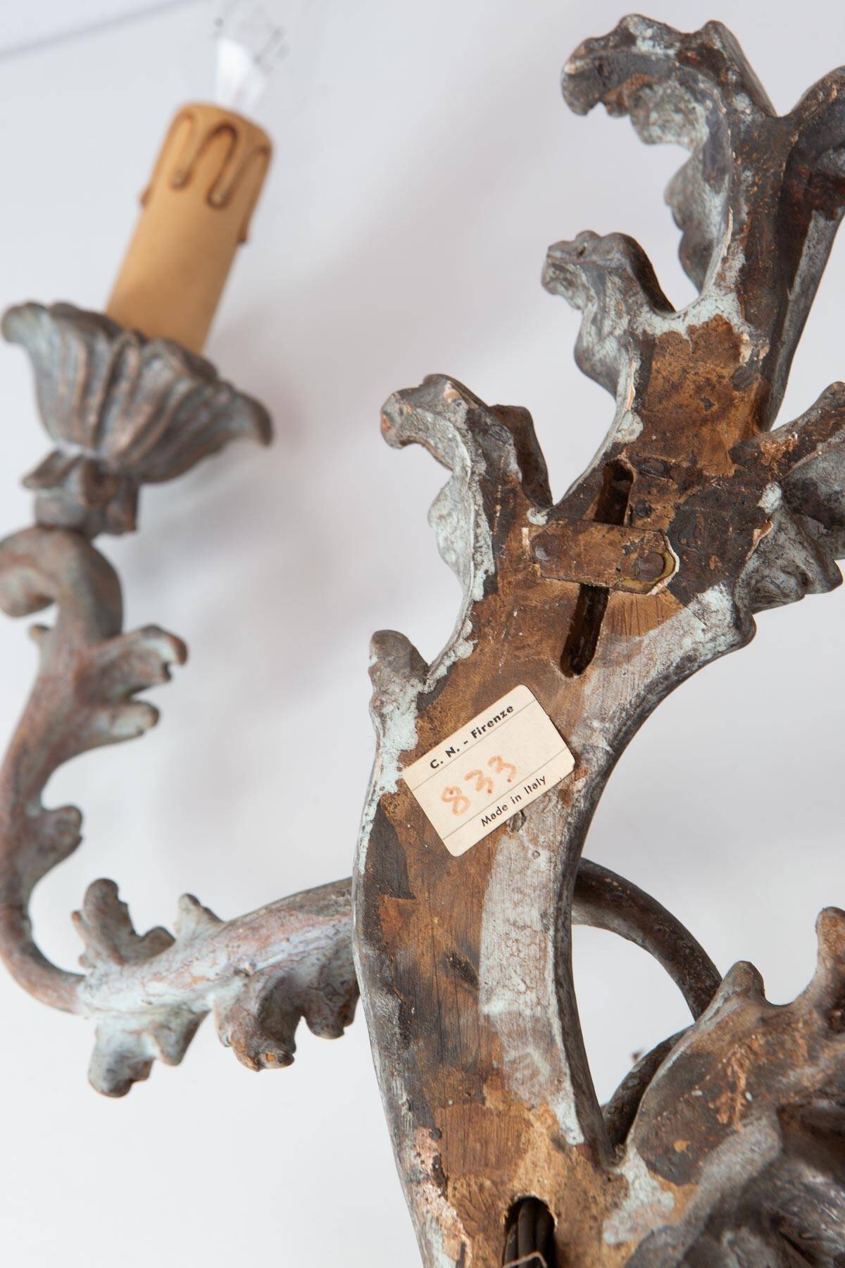 Large Italian Florentine style wall lamp in wood and metal