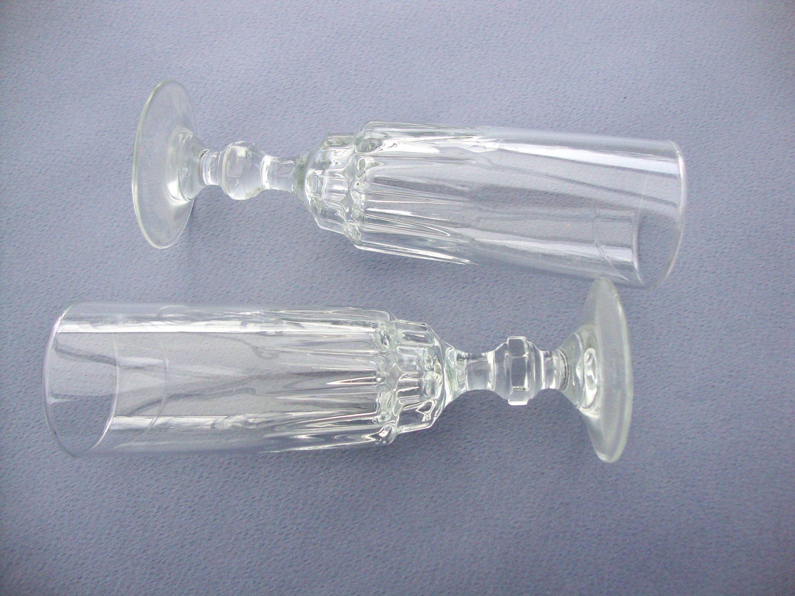 Set de 12 verres flûtes à champagne, 1940
