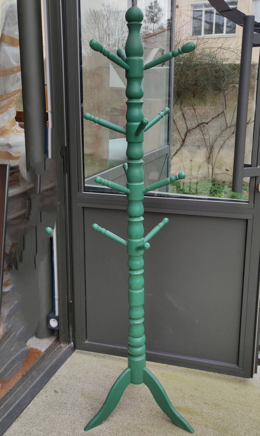 Vintage freestanding coat rack/12 hooks