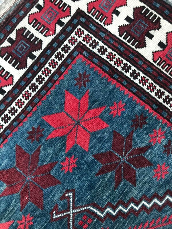 Carpet vintage Turkish Anatolia Yagcibedir done hand 104 X 182 CM