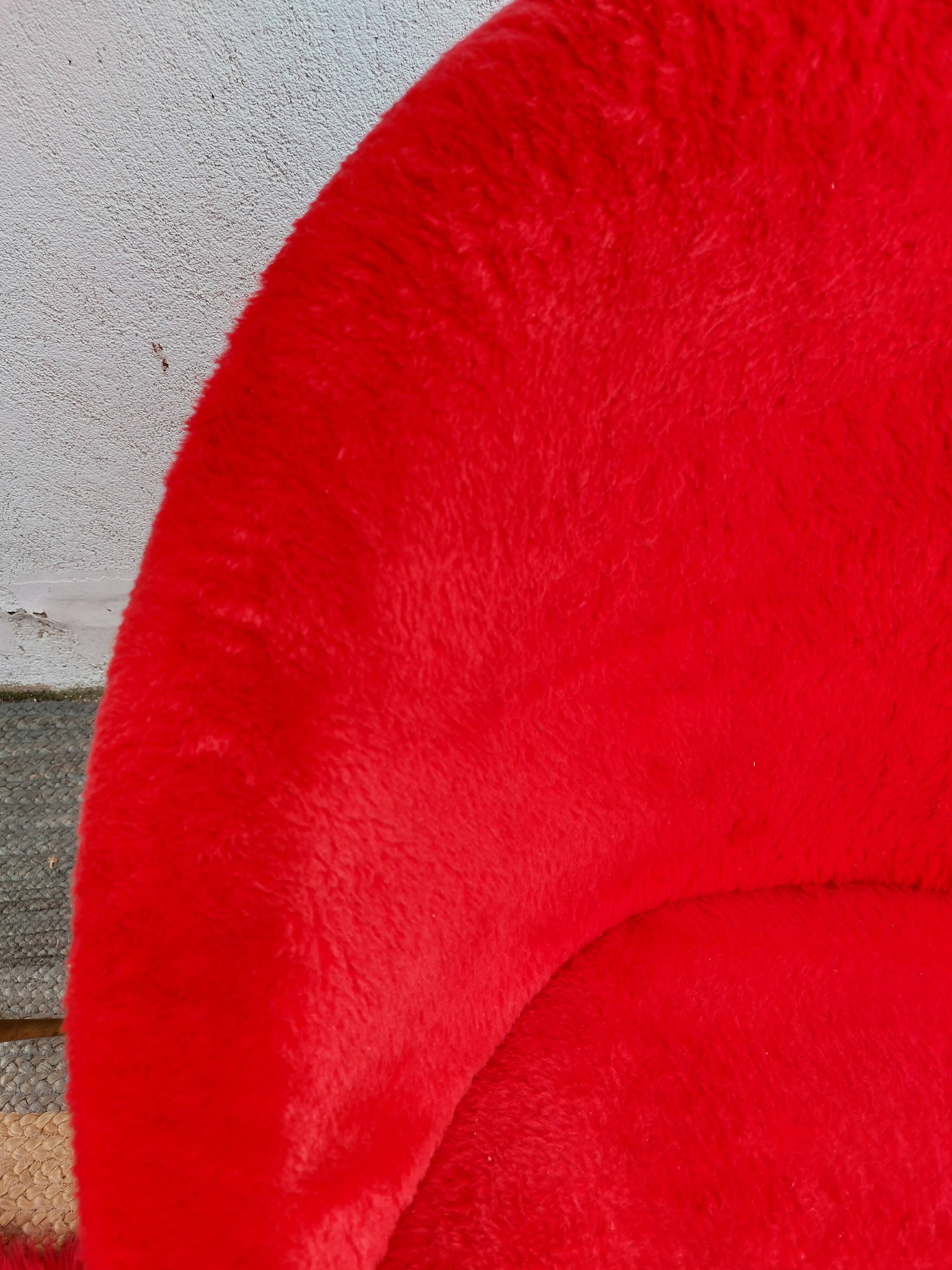 pair of vintage armchairs (red fur)