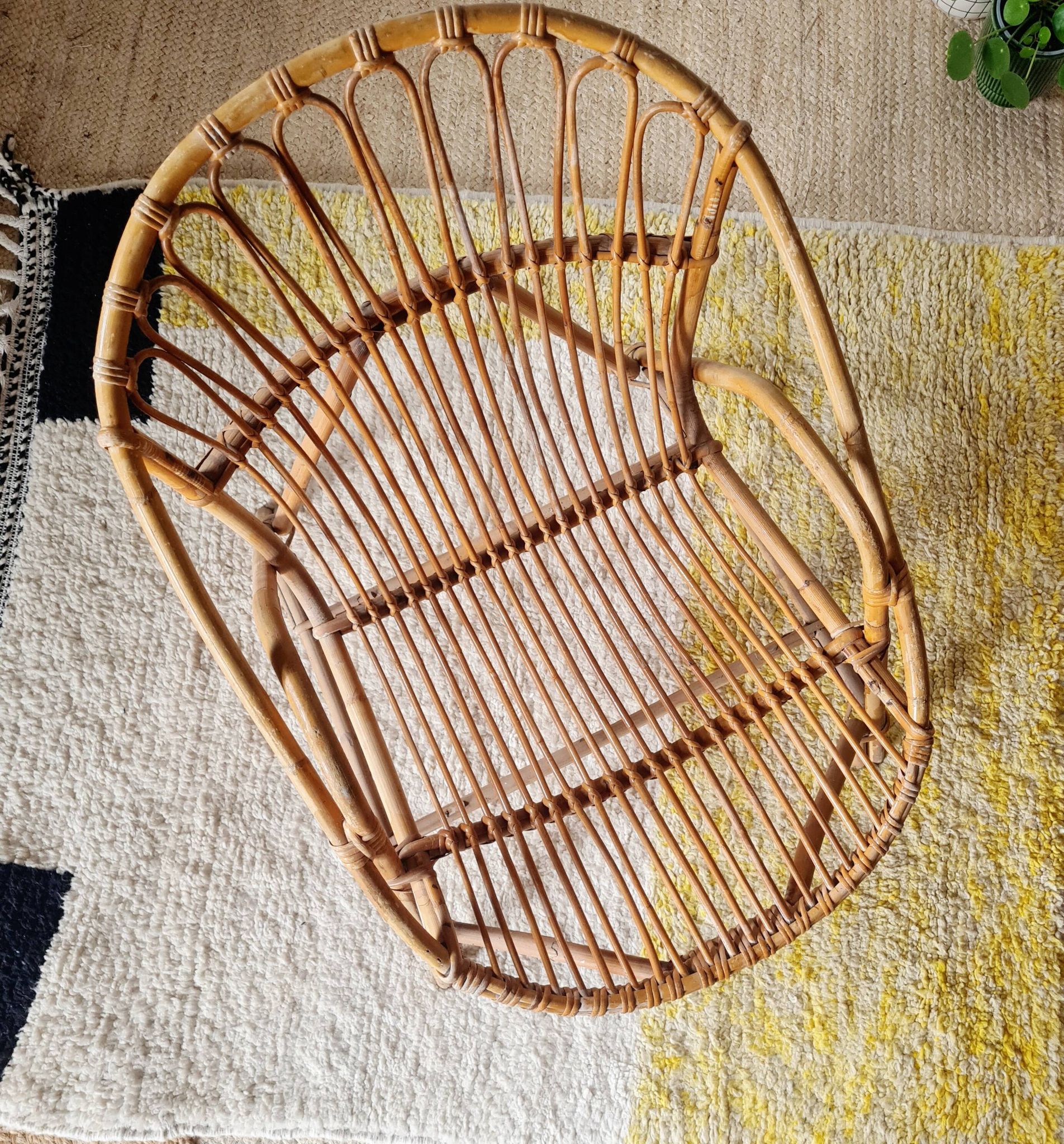 Fauteuil corbeille vintage en rotin – années 60