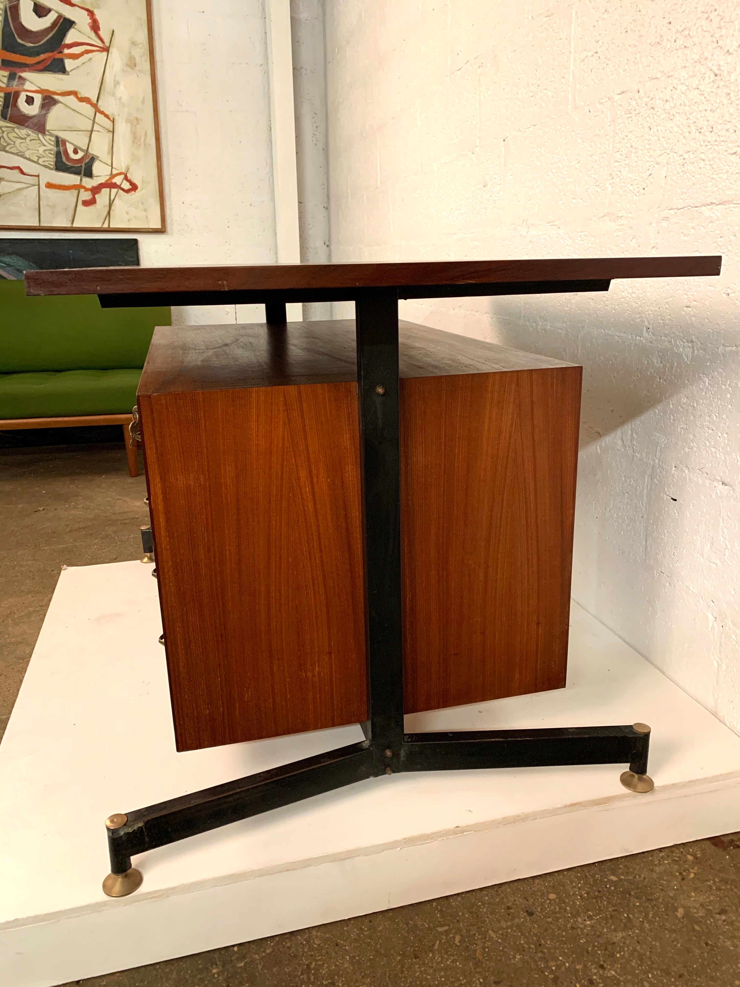 Italian desk 60