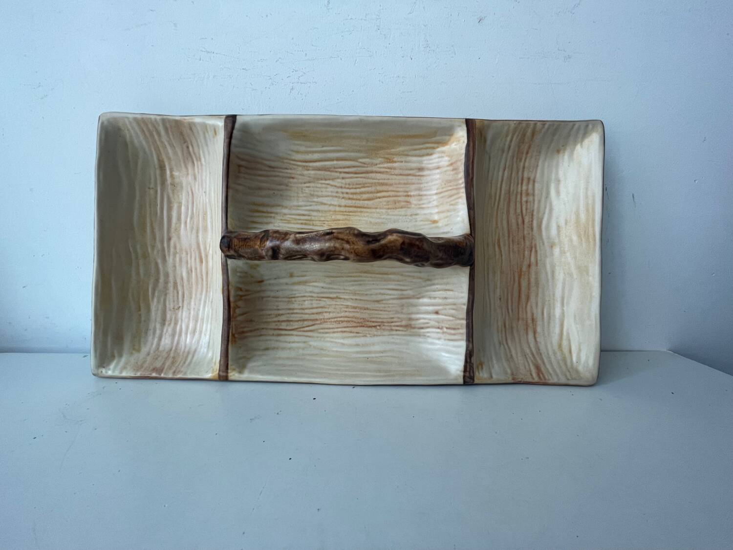 Ceramic presentation dish