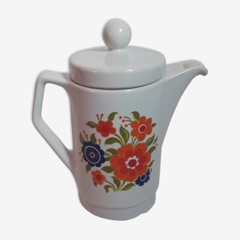 Coffee maker with floral motifs