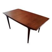 Table scandinave