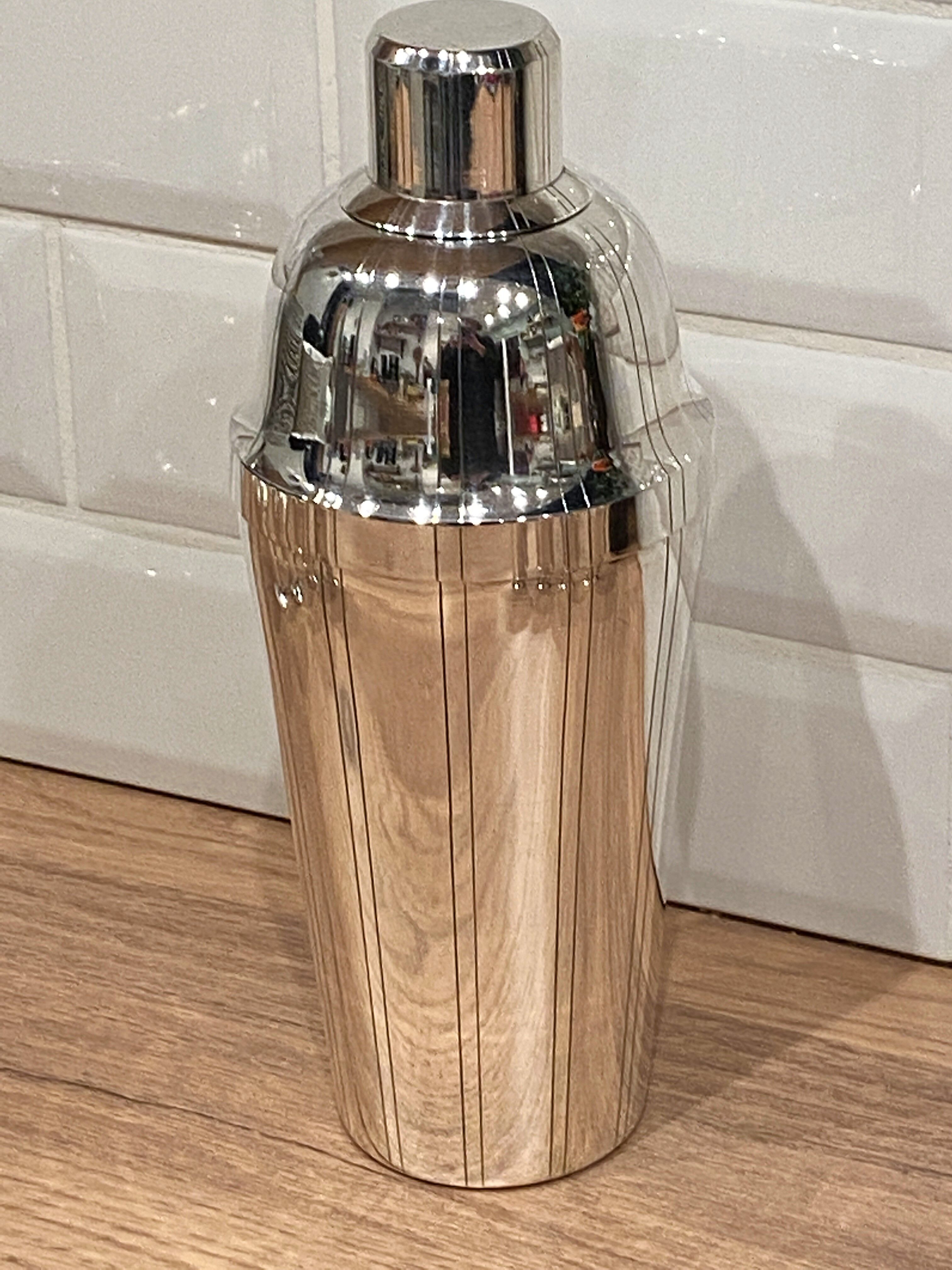 Shaker et 8 gobelets