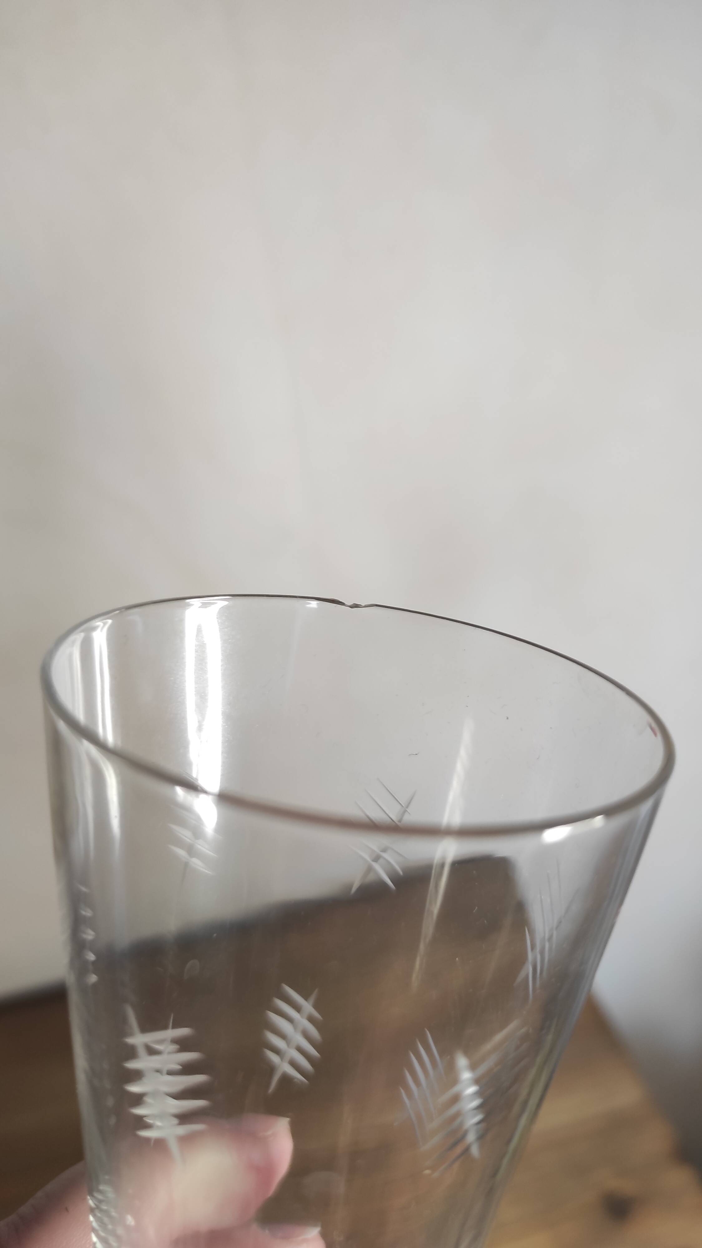 Set of 6 engraved glass champagne flutes