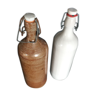 Lot of 2 bottles of enamelled white and glazed brown sandstone