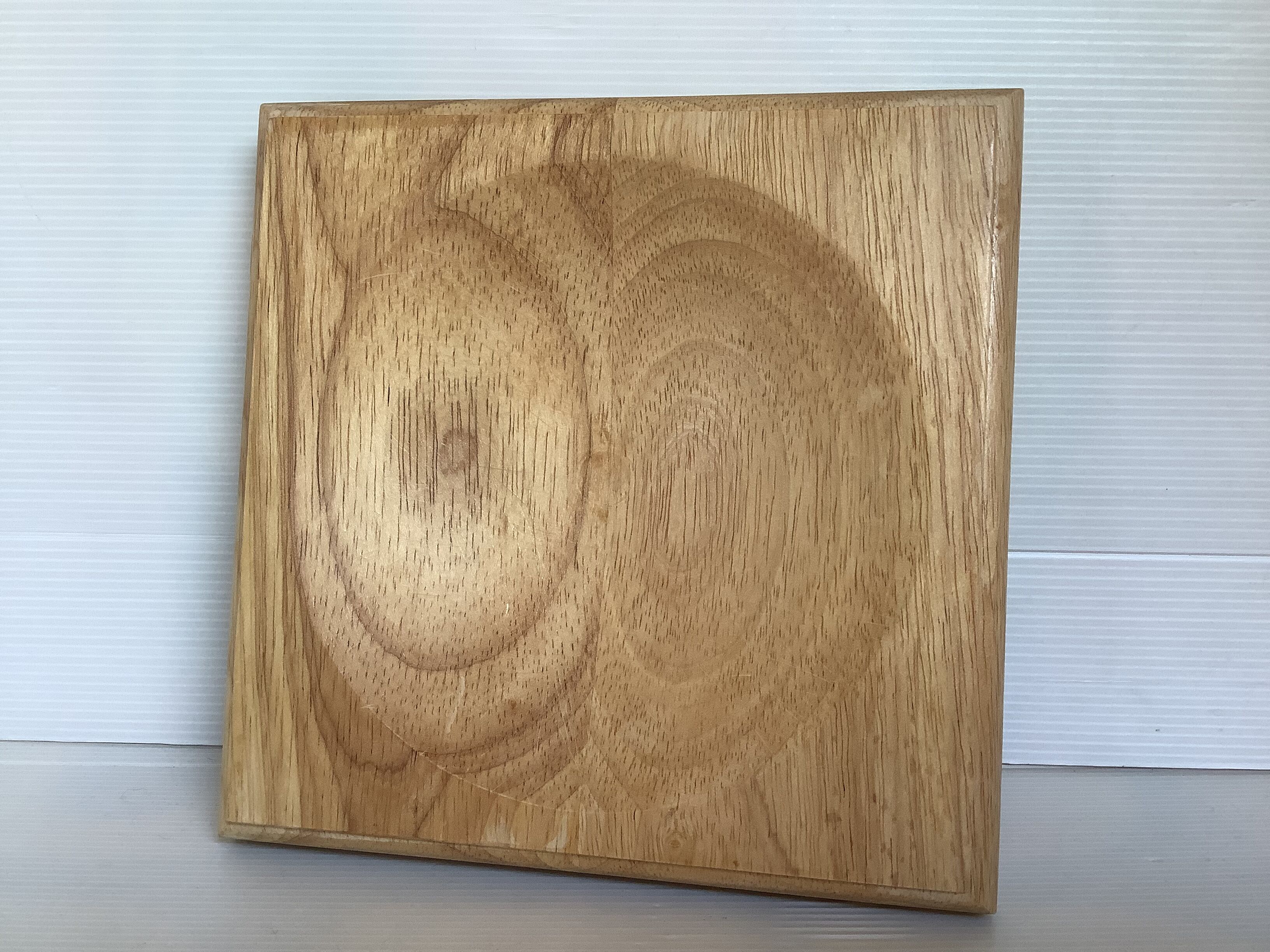 Empty pocket thick wood style picks up change